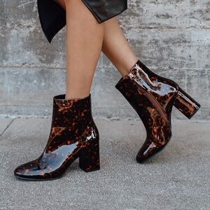 Lulus Mags Tortoise Patent Ankle Boots Size 9